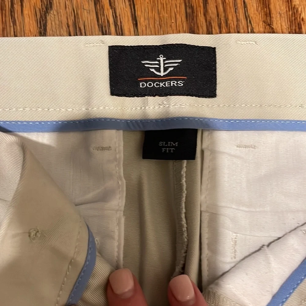 🌿Dockers light khaki pleated pants size 28x30🌿